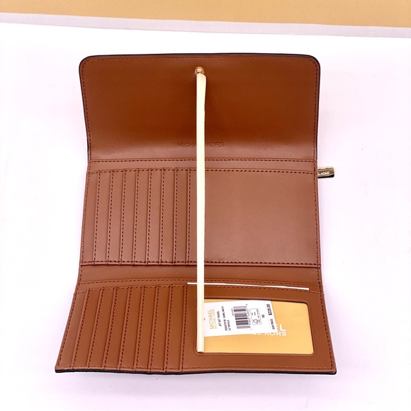 MICHAEL KORS Jet Set Travel Signature
Logo Tri-Fold Wallet - Picture 6 of 9